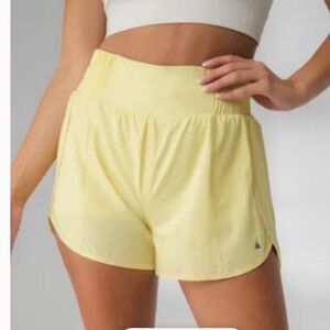 Vitality Balance Athletica M High Rise Breeze Shorts Pastel Yellow Lined Running
